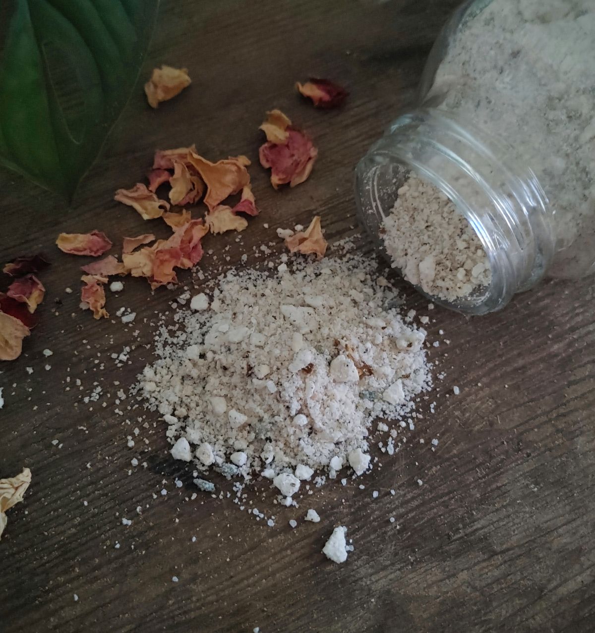 magnesium bath and body soak blend for period PMS menstrual cycle symptom relief for the wynter rose