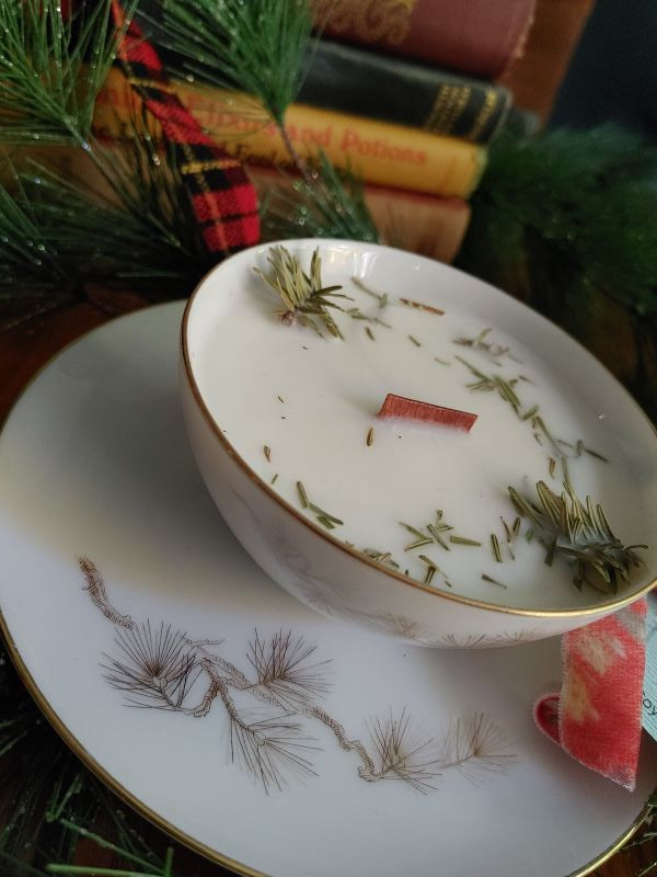 essential oil candle with soy wax and pine needle scent tea lover gift idea